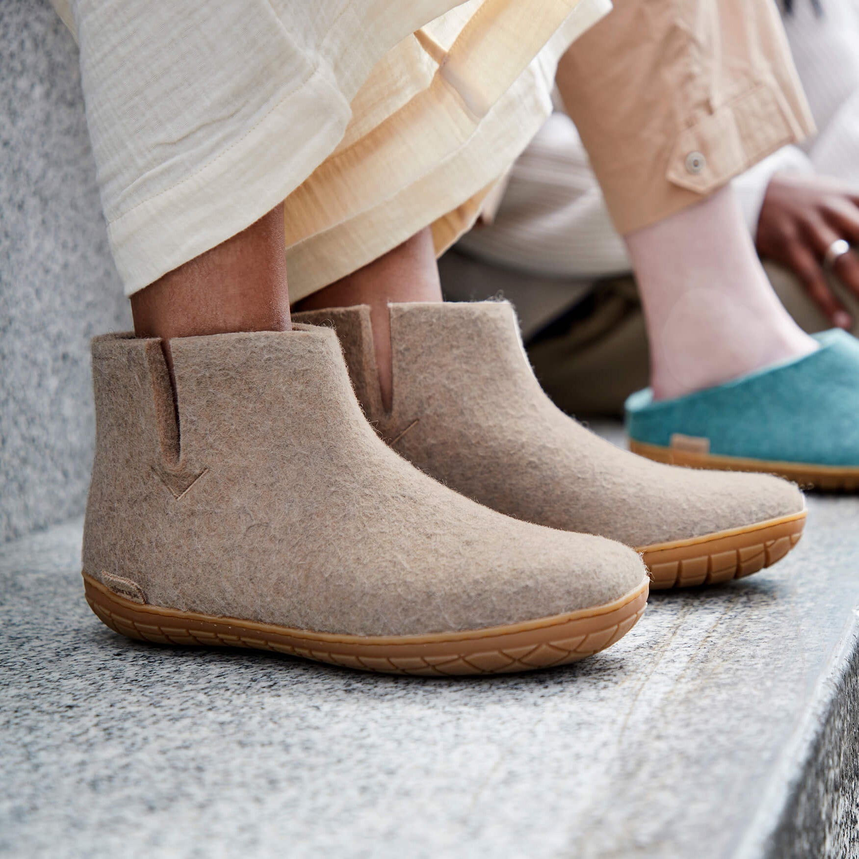 Boot with natural rubber sole - honey - Sand