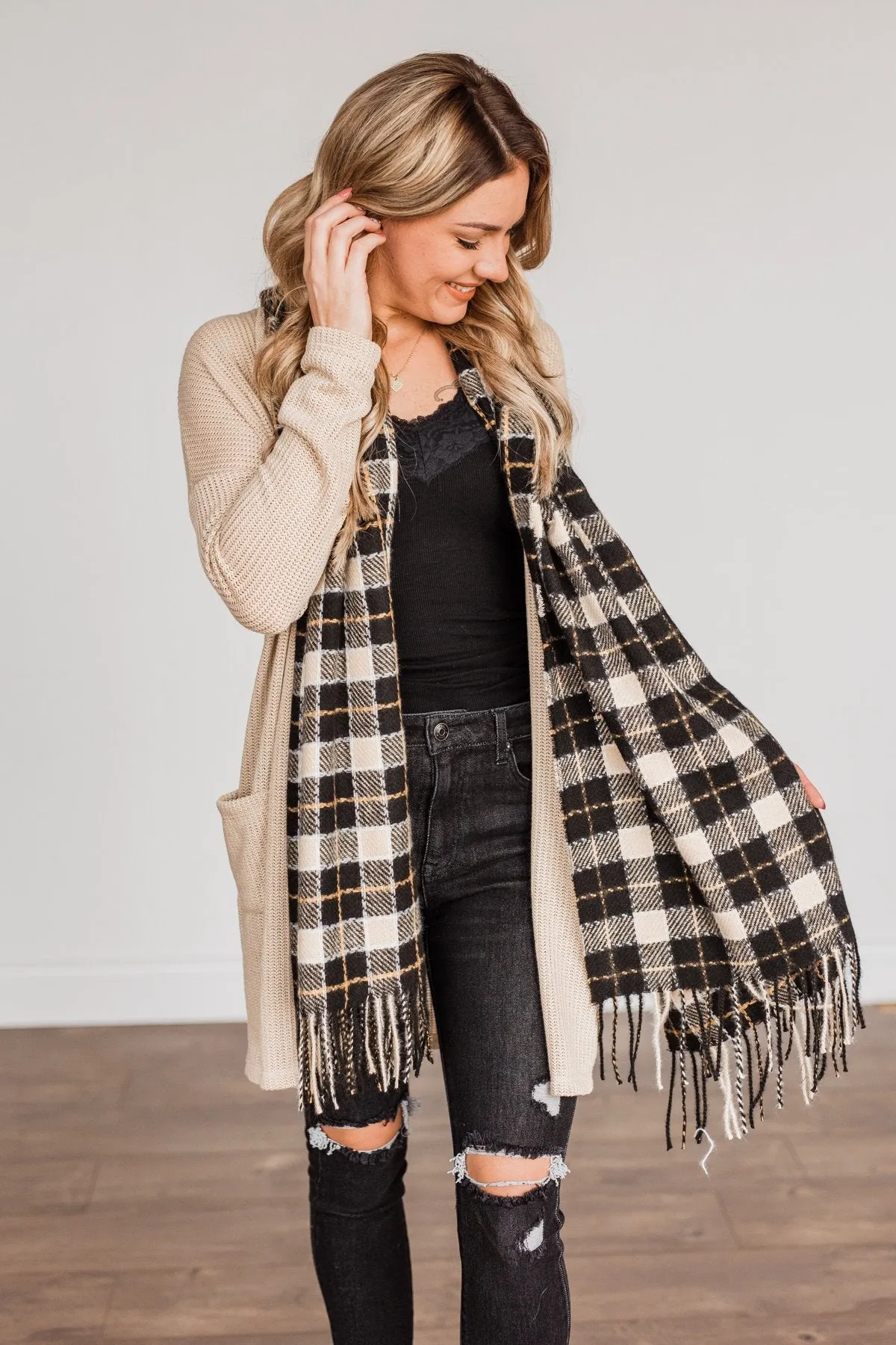 Cozy Nights Plaid Scarf- Black & Beige