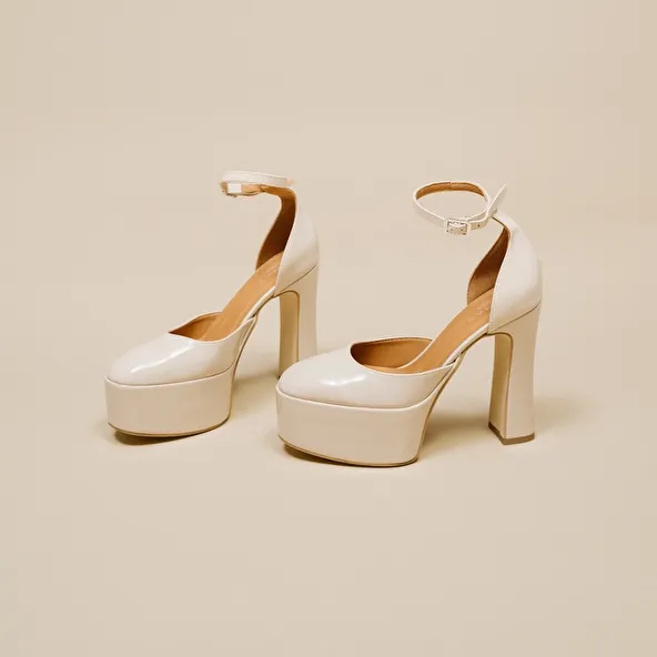 High heel pumps in beige patent