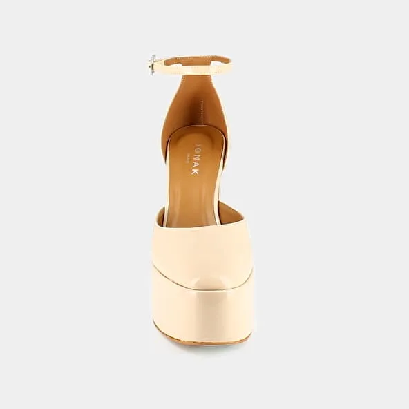 High heel pumps in beige patent