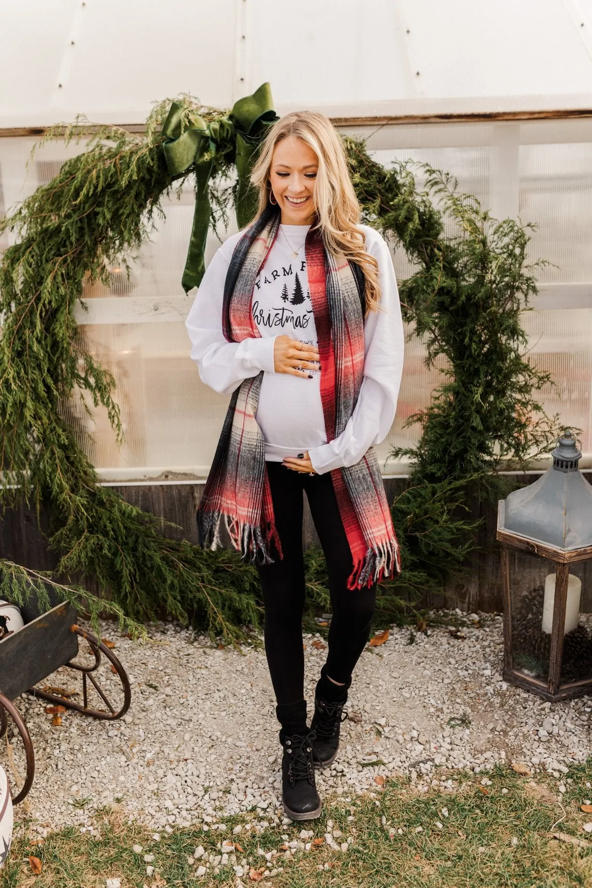 Looking Elegant Blanket Scarf- Red & Black