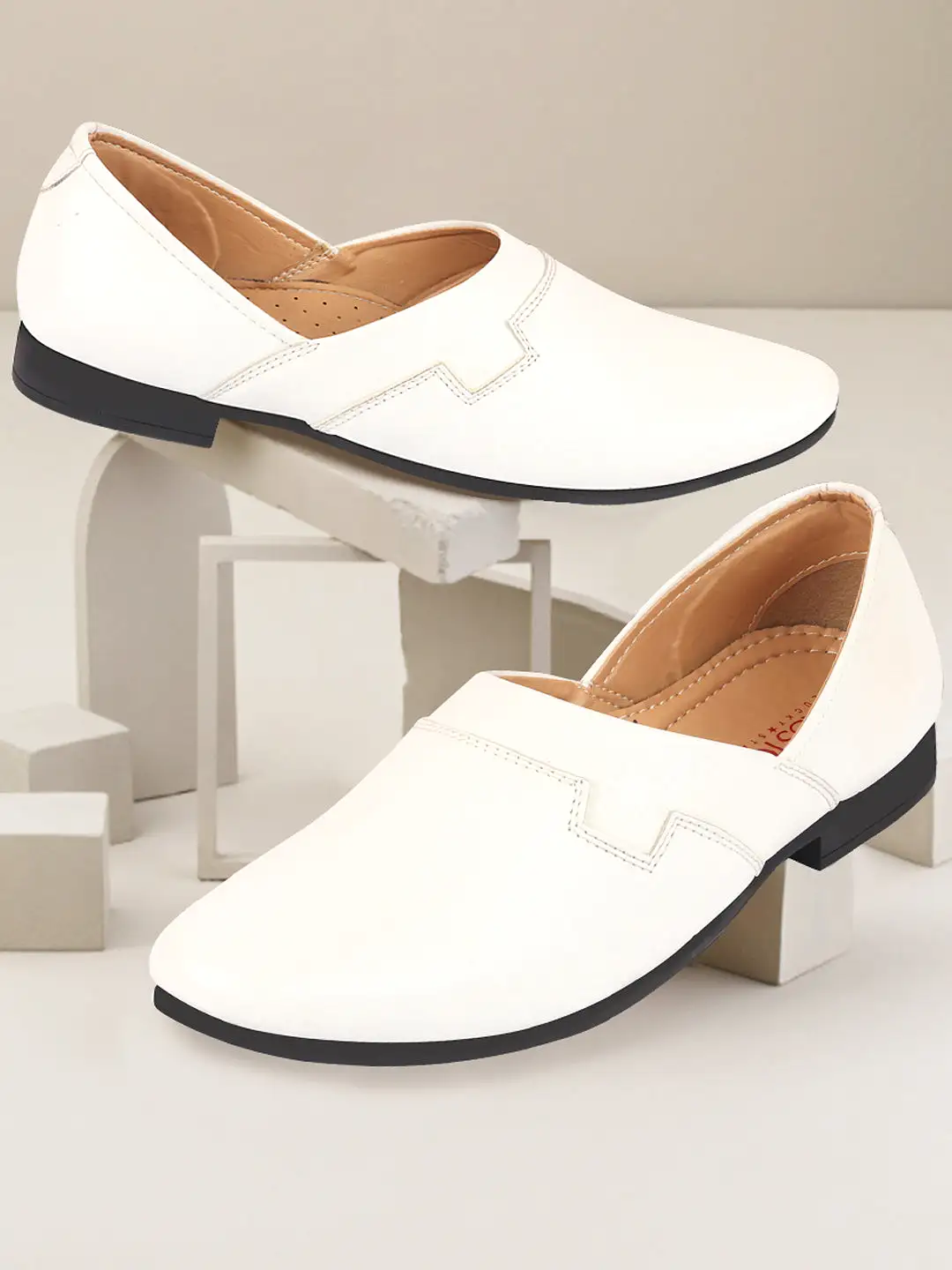 Men White Wedding Party Evening Ethnic Colorblocked Slip On Juttis and Mojaris