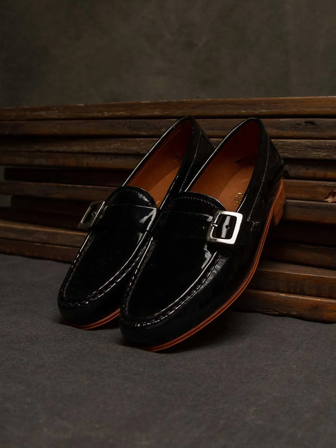 Moccasin 5320 with Buckle Patent Black